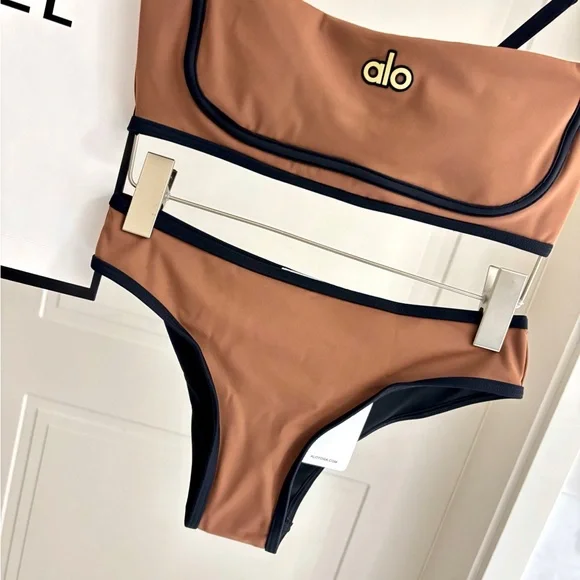 alo yoga Coffee Contrast Trim Bikini Set - Picture 7 of 7
